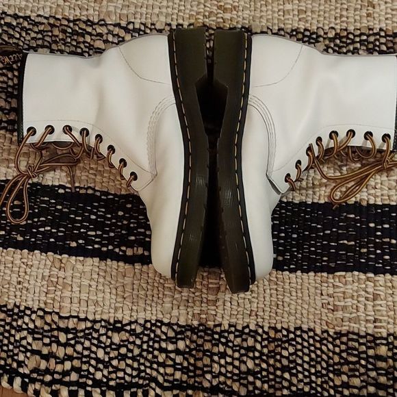 Dr. Martens 11821 Airwair boots - Picture 10 of 14